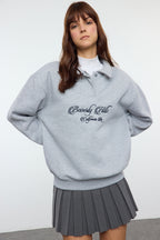 Trendyolmilla Sarı Gömlek Yaka Nakışlı Regular Fit Kalın İçi Polarlı Örme Sweatshirt TWOAW24SW00182