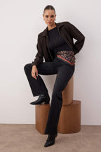 Siyah Leopar Desenli Fular Detaylı Paçası Kesikli Yüksek Bel Wide Leg Jeans TWOAW26JE00285