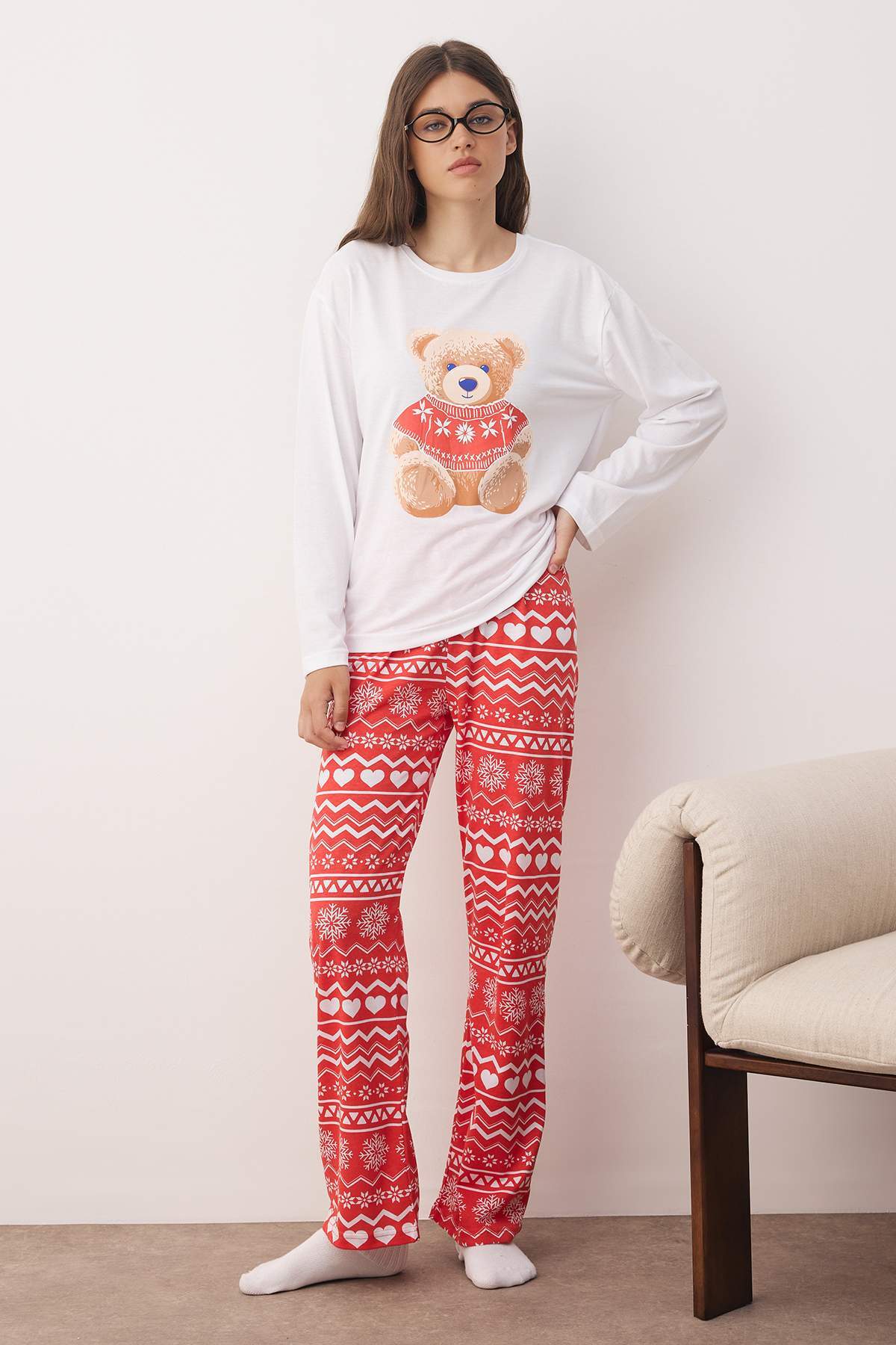 Trendyolmilla Kırmızı-Beyaz Ayıcıklı Kış Temalı Örme Pijama Takımı THMAW26PT00047 Secondary image