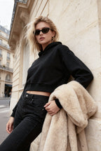 Trendyolmilla Siyah Kalın İçi Polarlı Kapüşonlu Rahat Kesim Crop Basic Örme Sweatshirt TWOAW24SW00105