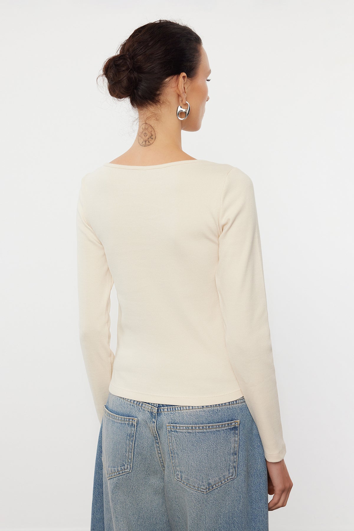 Trendyolmilla Siyah Düğme Detaylı Bisiklet Yaka Fitilli Esnek Regular Boy Örme Bluz TWOAW25BZ00030