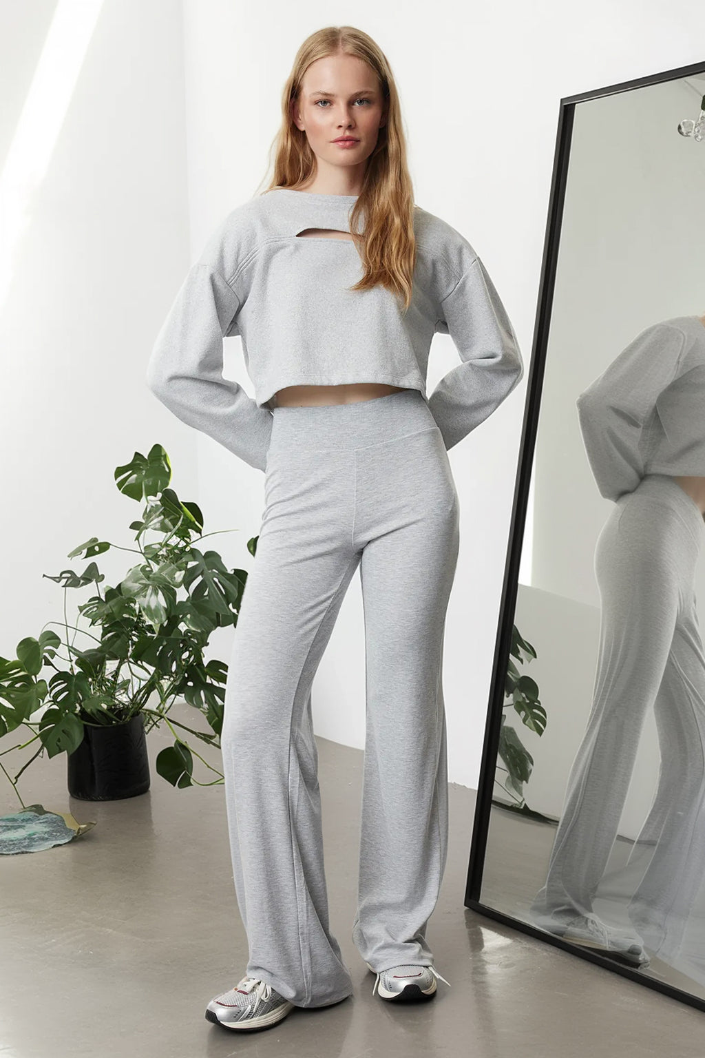 Trendyolmilla Kahverengi Wide Leg/İspanyol Paça Yüksek Bel İnterlok Esnek Örme Pantolon TWOAW25PL00006