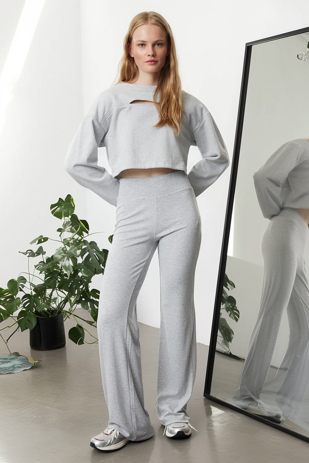 Trendyolmilla Kahverengi Wide Leg/İspanyol Paça Yüksek Bel İnterlok Esnek Örme Pantolon TWOAW25PL00006