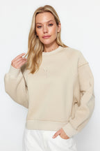 Trendyolmilla Taş Bisiklet Yaka Regular Fit Nakışlı Kalın İçi Polarlı Örme Sweatshirt TWOAW24SW00199