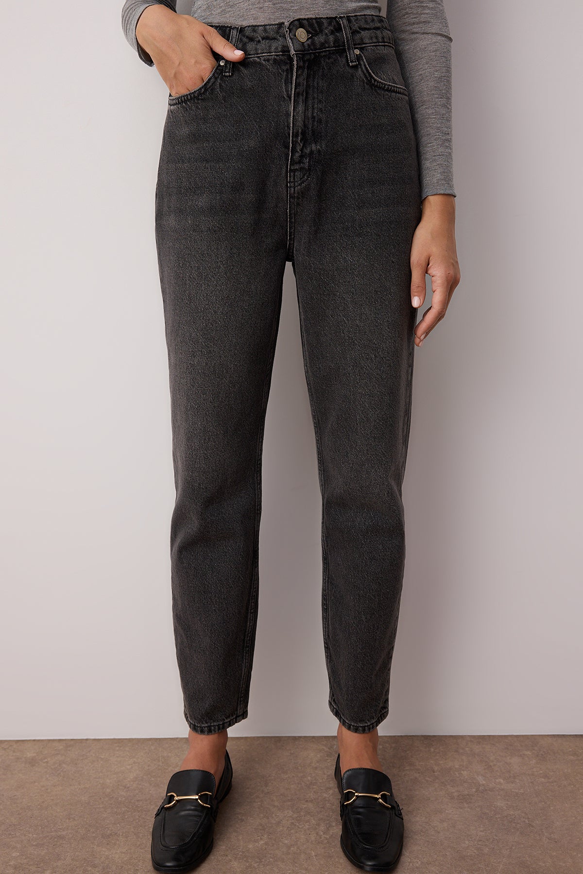 Trendyolmilla Siyah Yüksek Bel Mom %100 Pamuk Non-Stretch Jeans TWOSS23JE00085