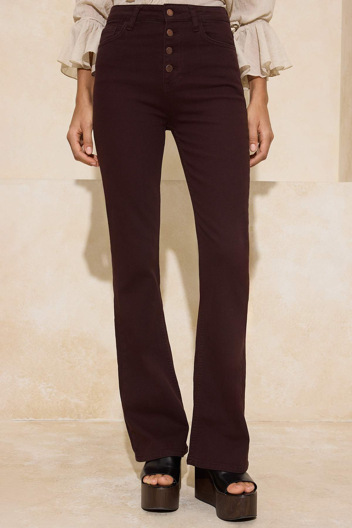 Kahverengi Düğme Detaylı Yüksek Bel Orta Esnek Flare İspanyol Paça Jeans TWOSS26JE00038