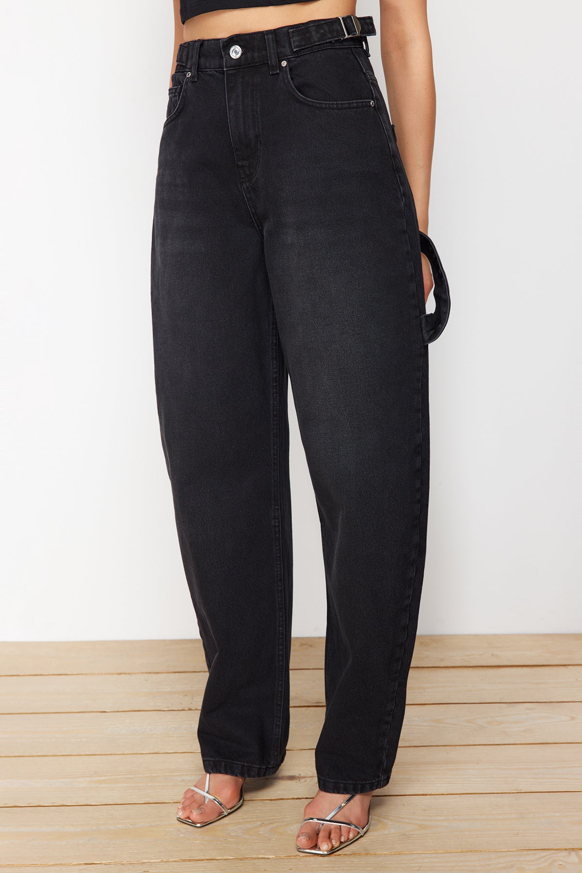 Trendyolmilla Açık Mavi More Sustainable Bol Kesim Yüksek Bel Carpenter Skater Jeans TWOAW24JE00308