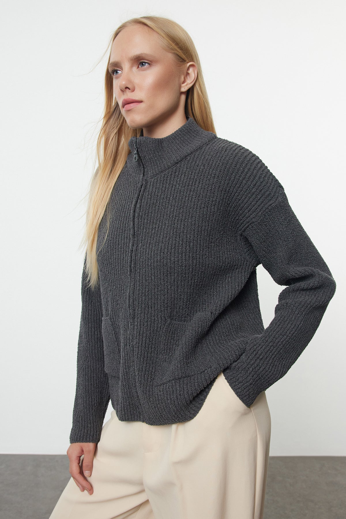Trendyolmilla Taş More Sustainable Geniş Kalıp Yumuşak Dokulu Cep Detaylı Triko Hırka TWOAW25HI00314