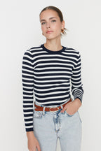 Trendyolmilla Lacivert Basic Çizgili Triko Kazak TWOAW21KZ0942