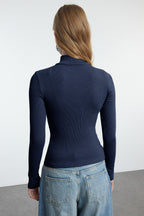 Trendyolmilla Siyah Fitted/vücuda Oturan Fermuarlı Yaka Esnek  Örme Bluz TWOAW25BZ00163