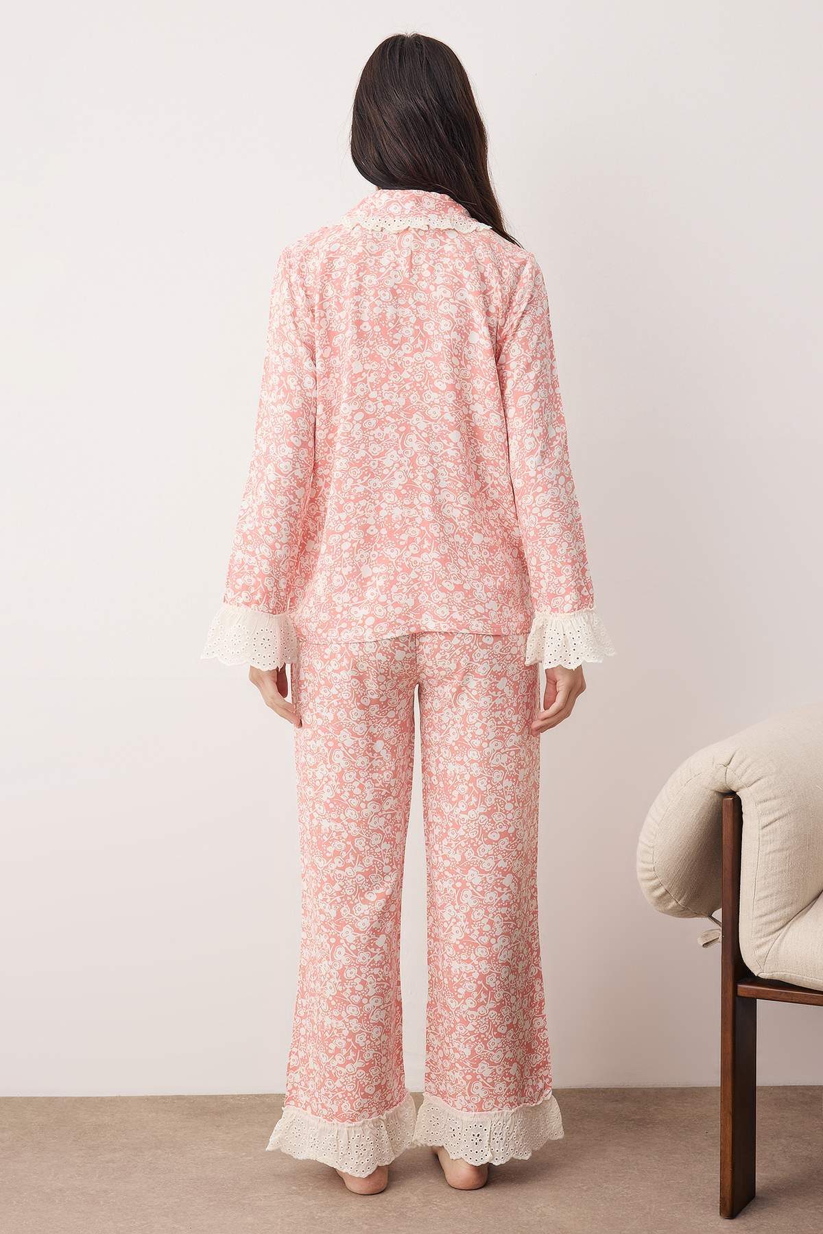 Trendyolmilla Mavi Çiçekli Viskon Dokuma Pijama Takımı THMAW26PT00185