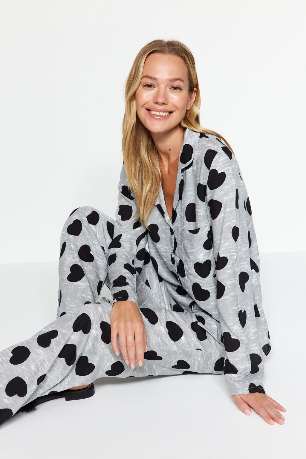 Trendyolmilla Gri Kalpli Viskon Dokuma Pijama Takımı THMAW21PT0936