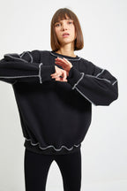 Siyah Oversize/Geniş Kalıp Karyoka Dikişli Kalın İçi Polarlı Örme Sweatshirt TWOAW22SW0267