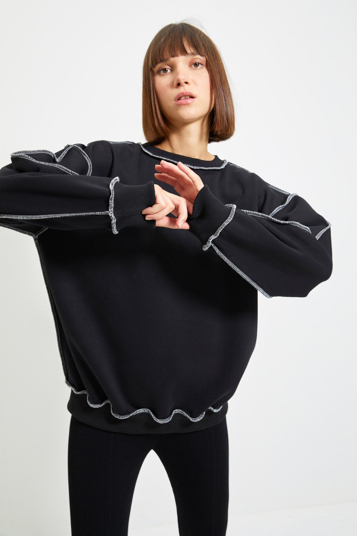 Siyah Oversize/Geniş Kalıp Karyoka Dikişli Kalın İçi Polarlı Örme Sweatshirt TWOAW22SW0267