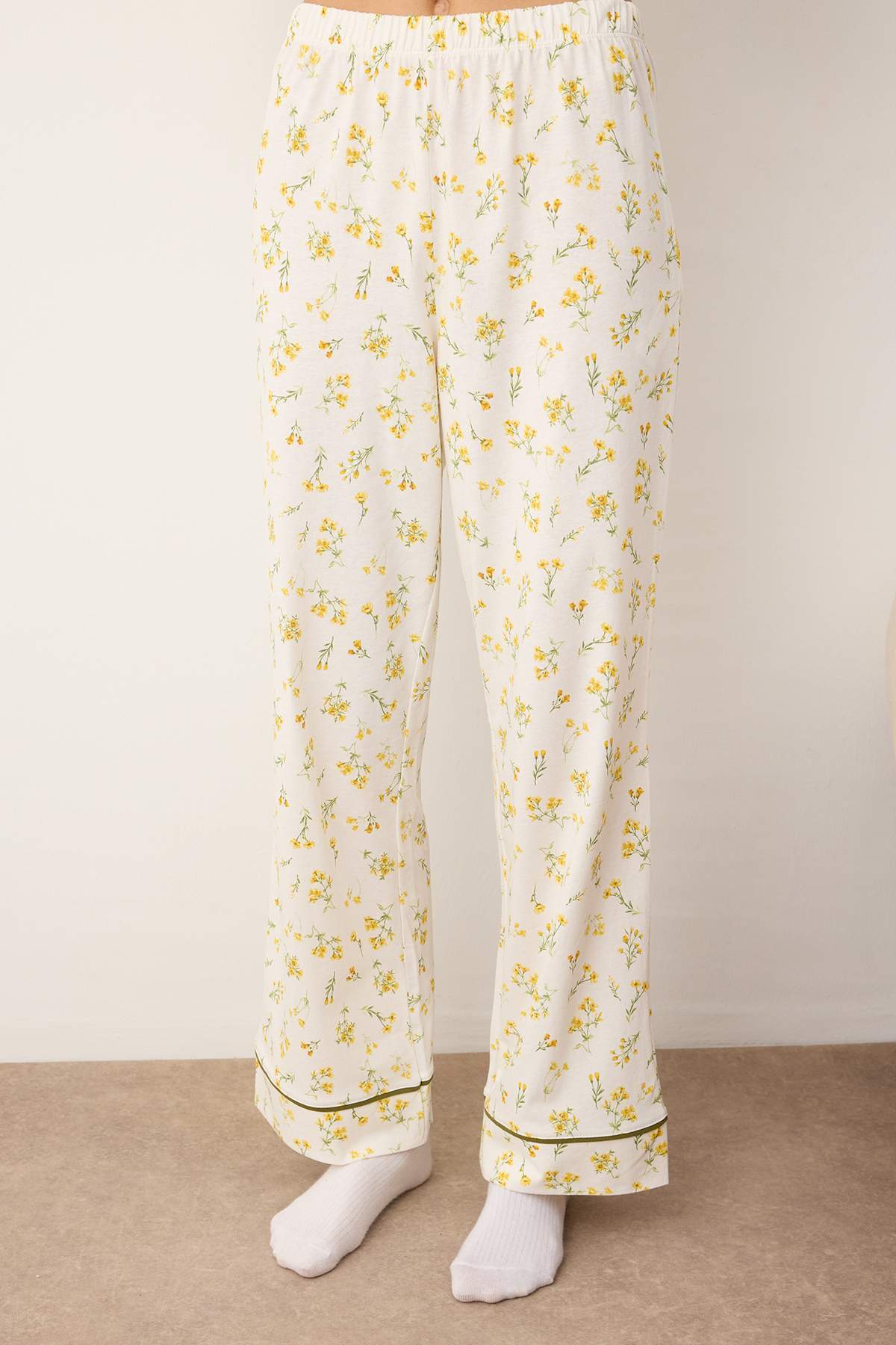 Trendyolmilla Pembe %100 Pamuklu Çiçekli Biyeli Örme Pijama Takımı THMAW25PT00202