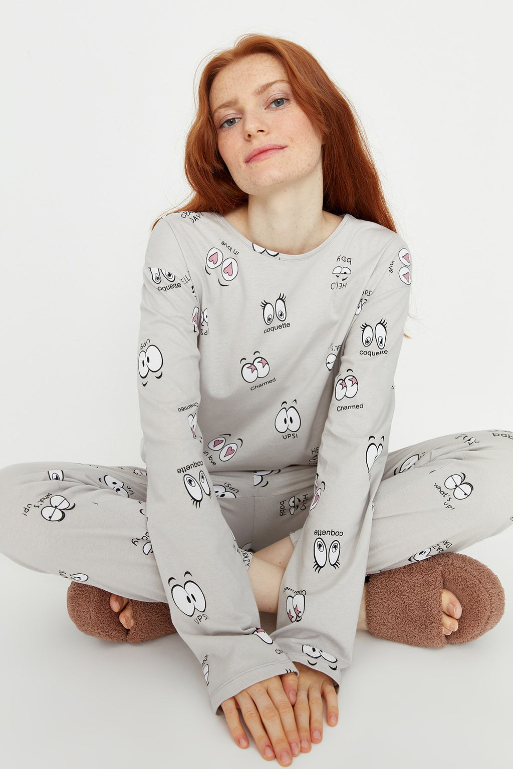 Trendyolmilla Tarçın %100 Pamuklu Göz Desenli T-shirt-Jogger Örme Pijama Takımı THMAW22PT0270