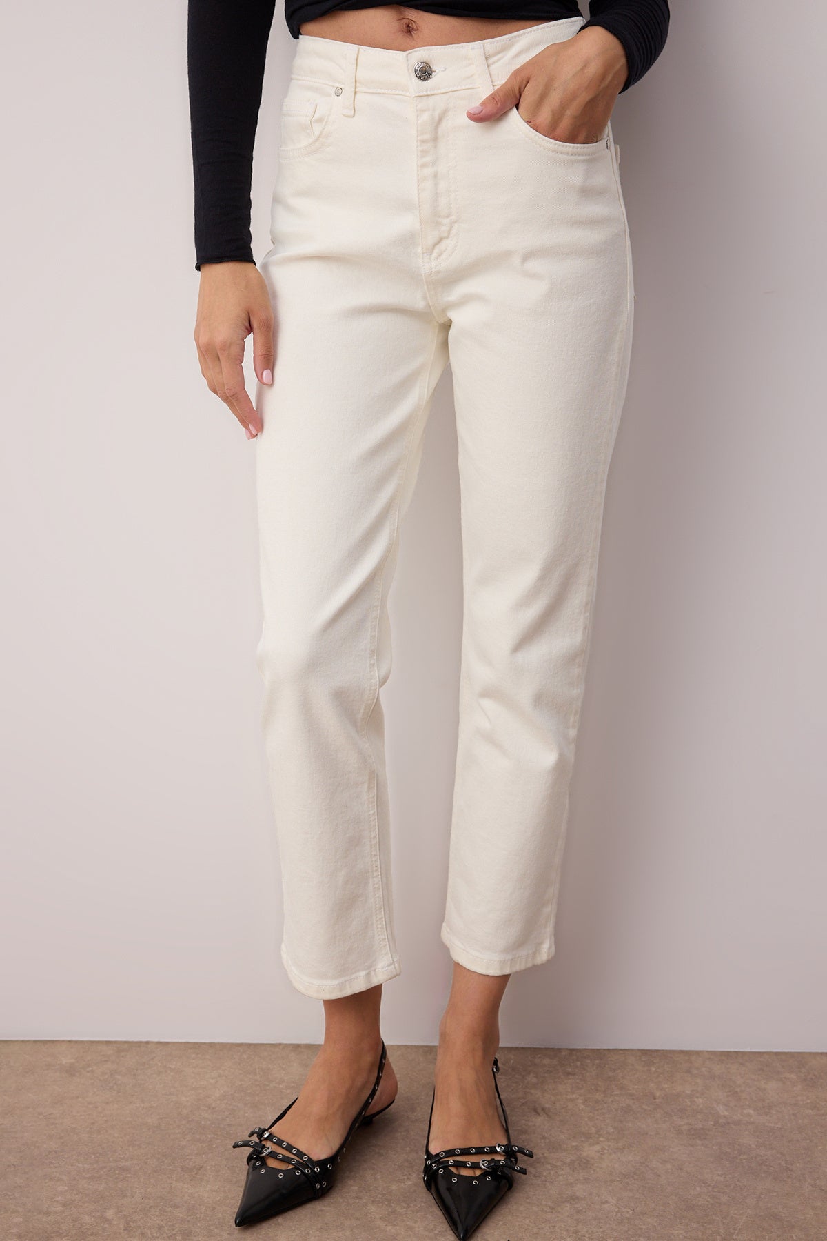 Trendyolmilla Beyaz Yüksek Bel Düz Kesim Comfort/Esnek Straight Jeans TWOSS25JE00099