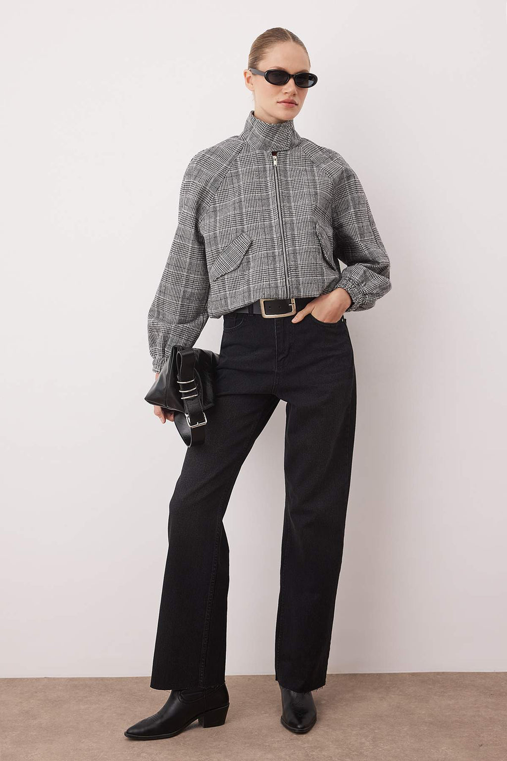Trendyolmilla Ekru Paçası Kesikli Yüksek Bel Straight %100 Pamuk Non-Stretch Jeans TWOAW25JE00378