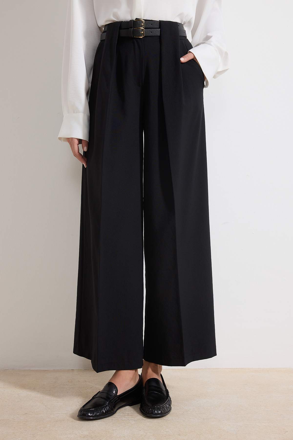 Siyah Kemerli Culotte Dokuma Geniş Paça Pantolon TWOSS26PL00076
