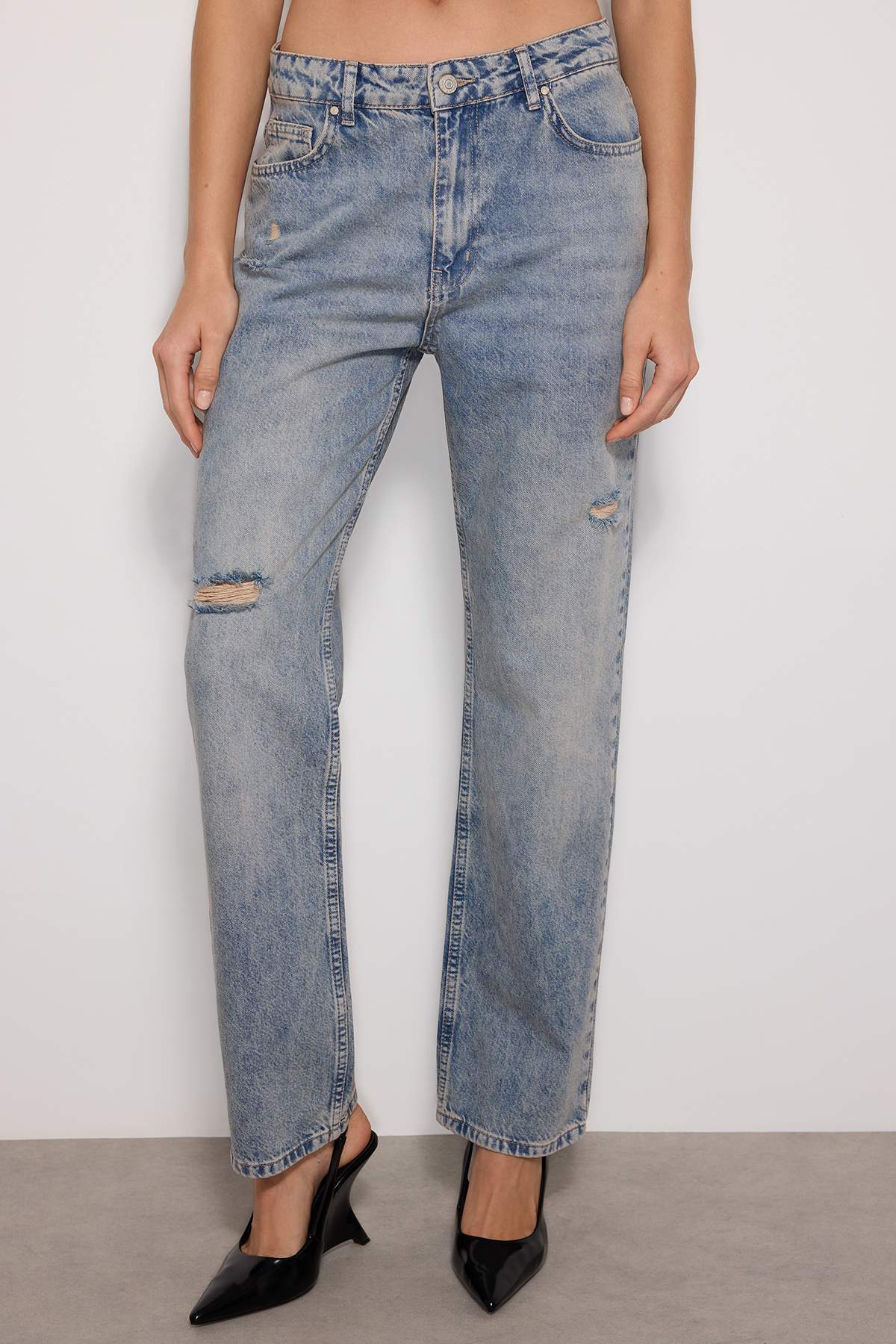 Mavi Yırtıklı Yüksek Bel Düz Kesim Straight %100 Pamuk Non-Stretch Jeans TWOAW24JE00033