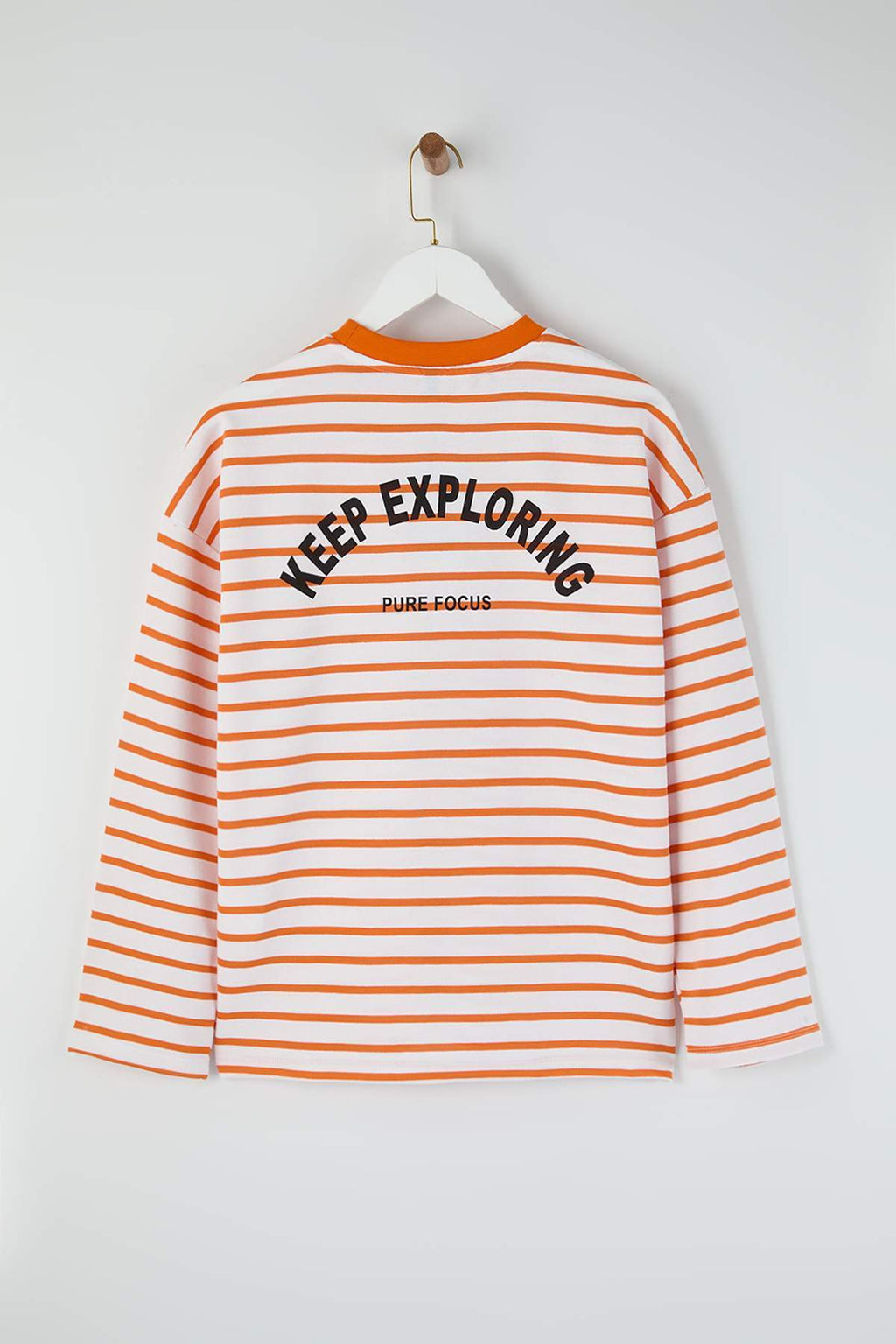 Teen Turuncu Çizgili Slogan Sırt Baskılı Oversize/Geniş Kalıp İnce Örme Sweatshirt TWOAW26SW00193