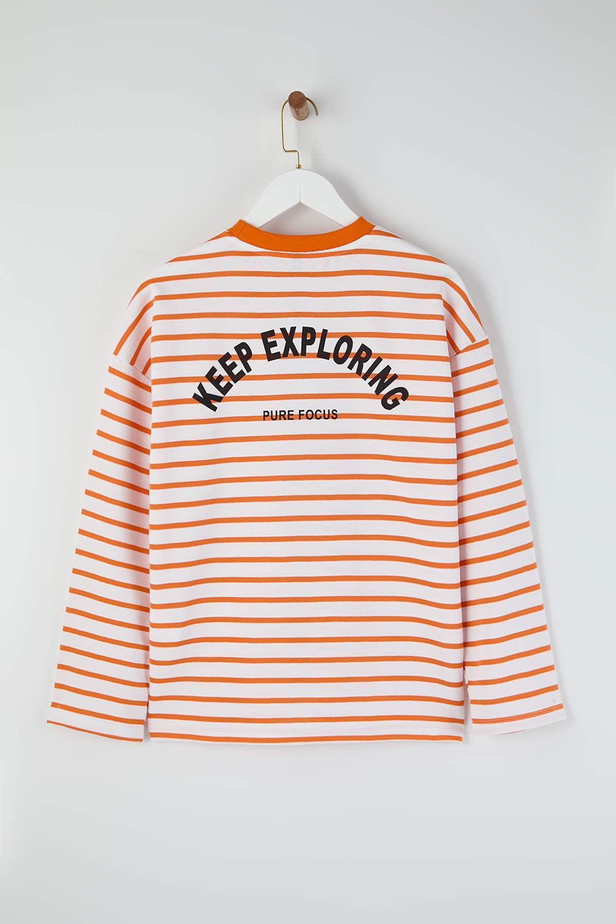 Teen Turuncu Çizgili Slogan Sırt Baskılı Oversize/Geniş Kalıp İnce Örme Sweatshirt TWOAW26SW00193