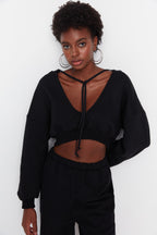 Trendyolmilla Siyah Kalın İçi Polarlı Kapüşonlu V Yaka Rahat Kesim Crop Örme Sweatshirt TWOAW23SW00096