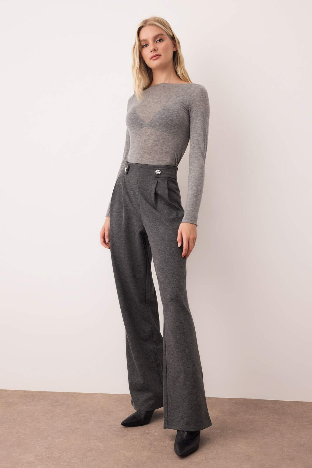 Trendyolmilla Siyah Diagonel Pileli Düğmeli Wide Leg/Geniş Paça Örme Pantolon TWOAW26PL00041