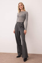 Trendyolmilla Siyah Diagonel Pileli Düğmeli Wide Leg/Geniş Paça Örme Pantolon TWOAW26PL00041