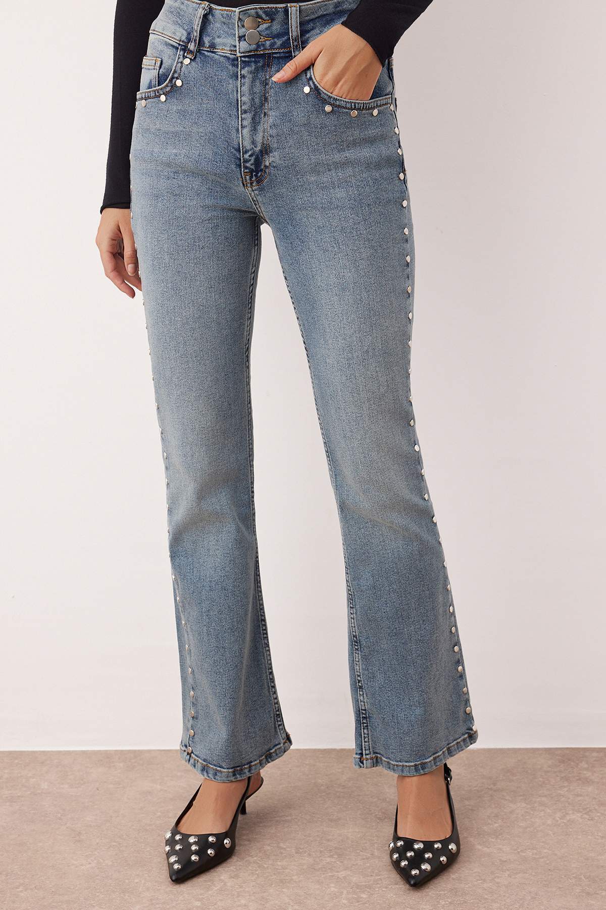 Mavi Trok Detaylı Yüksek Bel Comfort/Esnek İspanyol Paça Flare Jeans TWOAW26JE00035