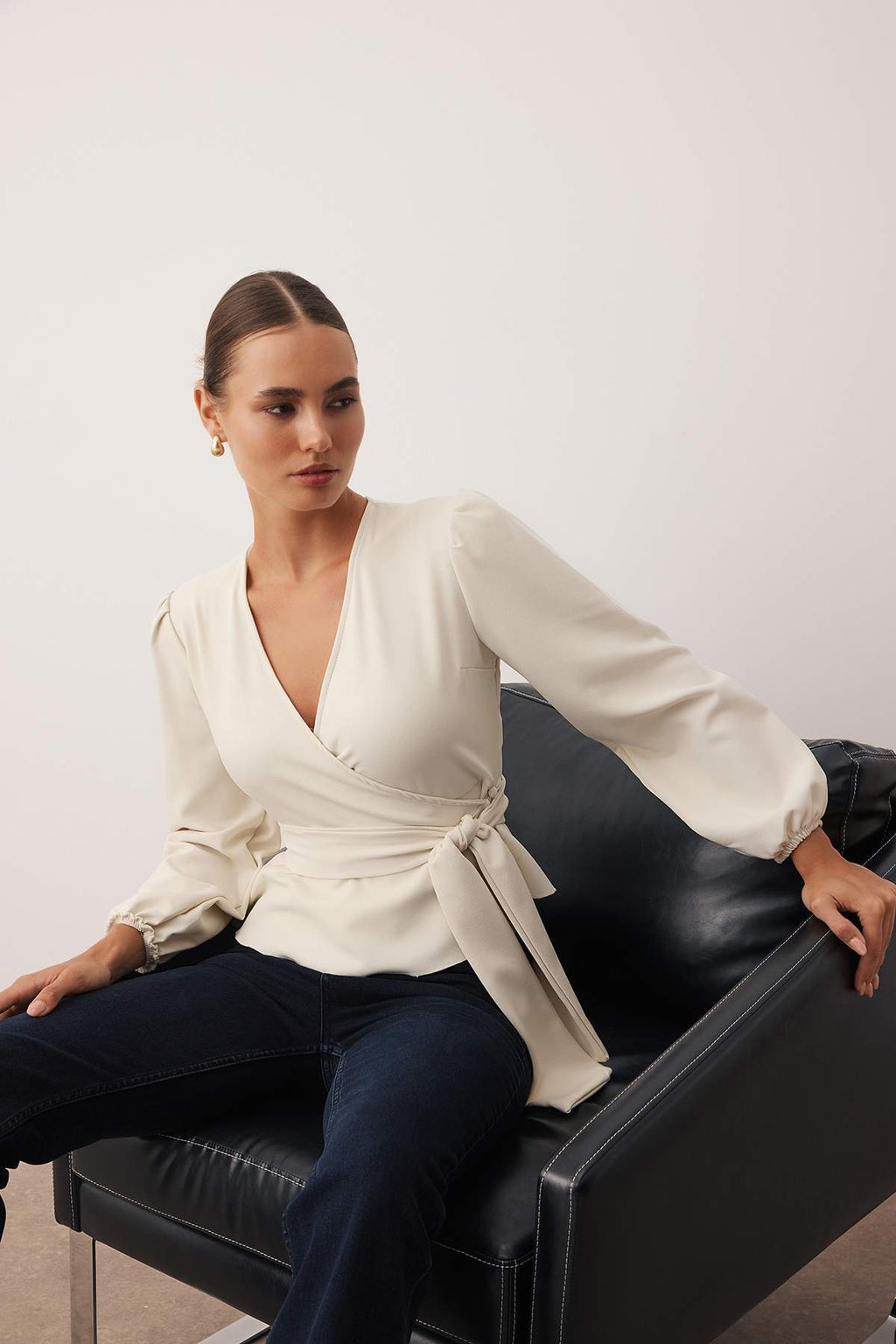 Trendyolmilla Ekru Kruvaze Bağlama Detaylı Dokuma Dokuma Bluz TWOAW20BZ1089