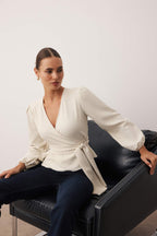 Trendyolmilla Ekru Kruvaze Bağlama Detaylı Dokuma Dokuma Bluz TWOAW20BZ1089