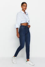 Trendyolmilla Açık Mavi Şekillendiren Etki Yüksek Bel Esnek Skinny Jeans TWOAW24JE00070