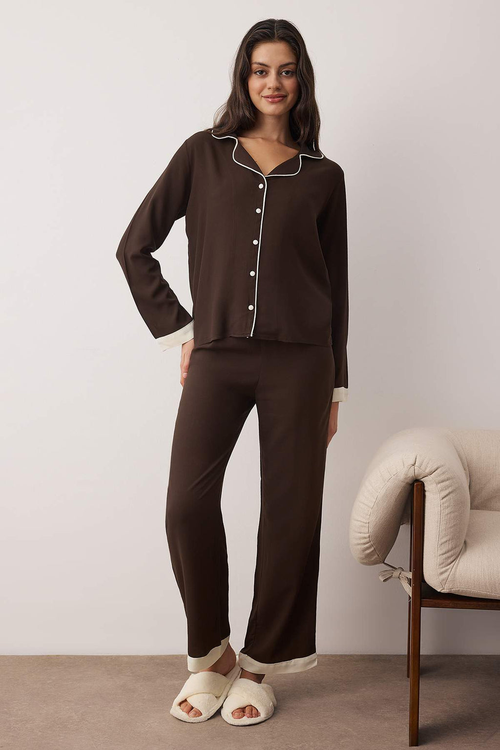 Trendyolmilla Kahverengi Biyeli Viskon Dokuma Pijama Takımı THMAW26PT00088