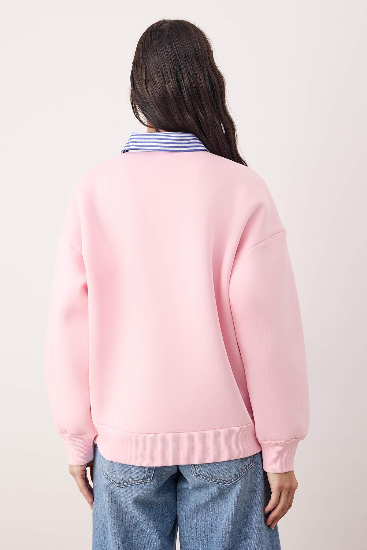 Trendyolmilla Ekru Oversize/Geniş Kalıp Dokuma Garni Detaylı Polo Yaka Örme Sweatshirt TWOAW26SW00116
