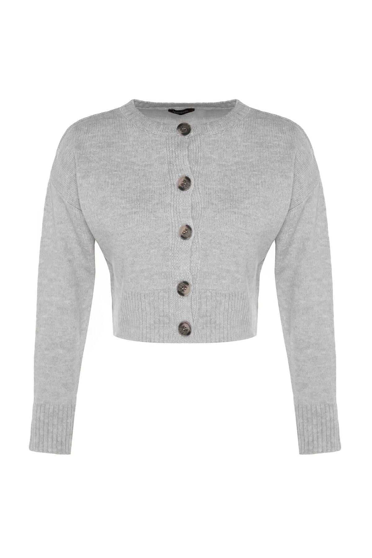 Trendyolmilla Gri Crop Yumuşak Dokulu Düğmeli Triko Hırka TWOAW24HI00198