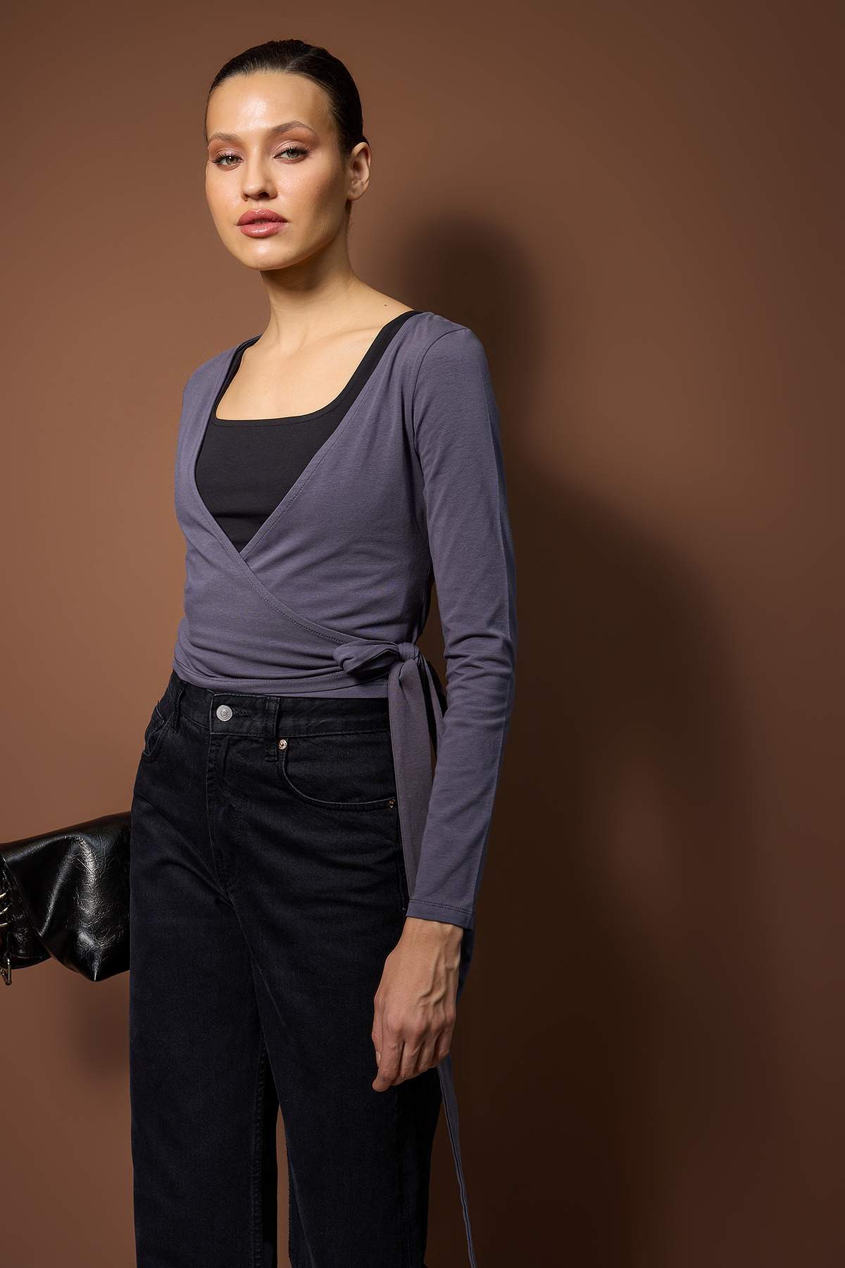 Trendyolmilla Antrasit-Siyah 2'li Paket Bağlama Detaylı Vücuda Oturan Esnek Örme Bluz TWOAW26BZ00102 Main image