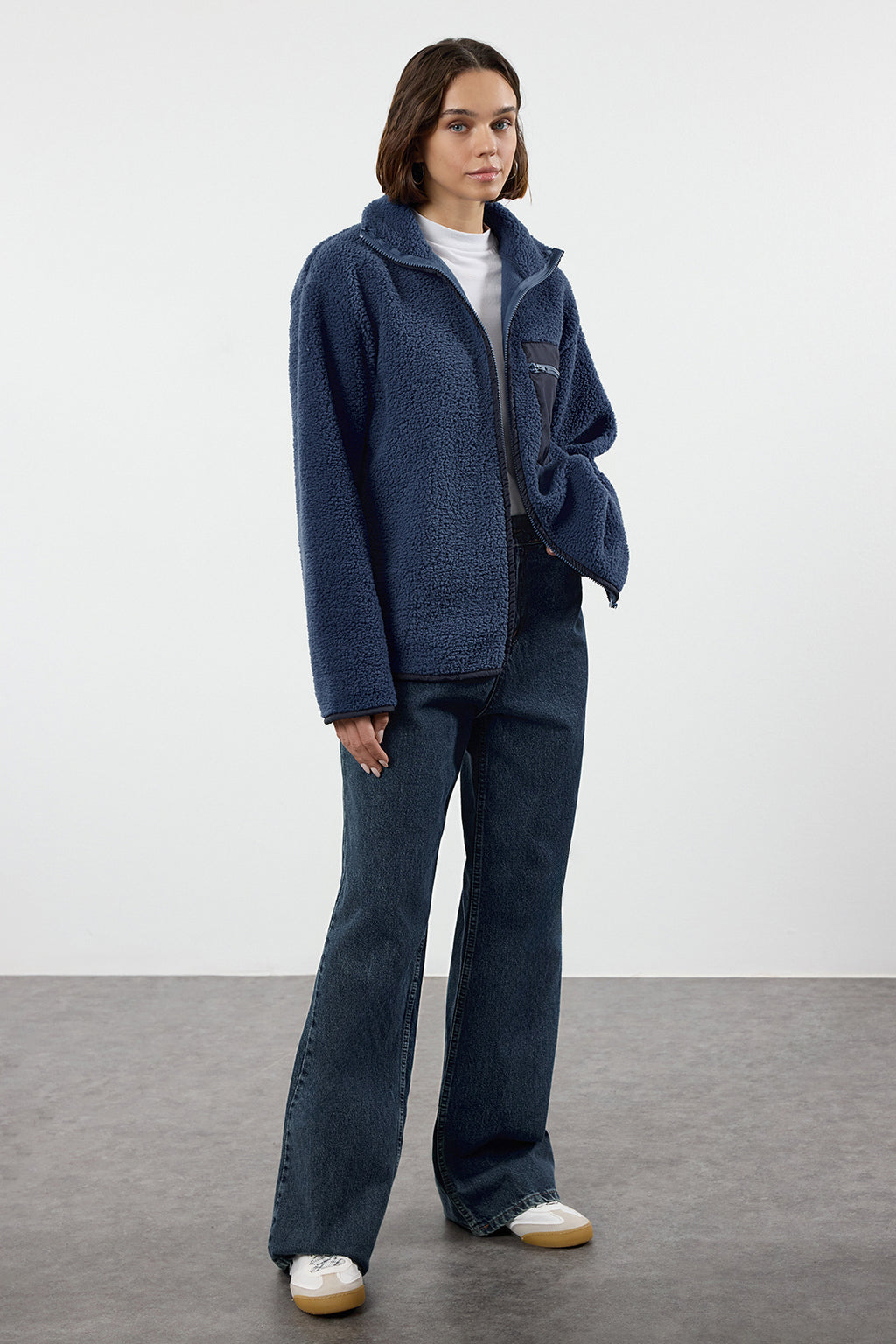 Trendyolmilla Winter Essentials Indigo Kalın Polar Fermuarlı Dik Yaka Cepli Örme Sweatshirt TWOAW24SW00071