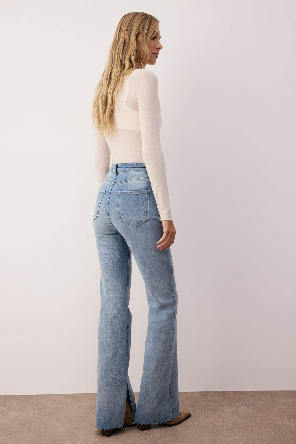 Trendyolmilla Mavi Yırtmaç Detaylı Yüksek Bel Comfort/Esnek Flare İspanyol Paça Jeans TWOAW26JE00022