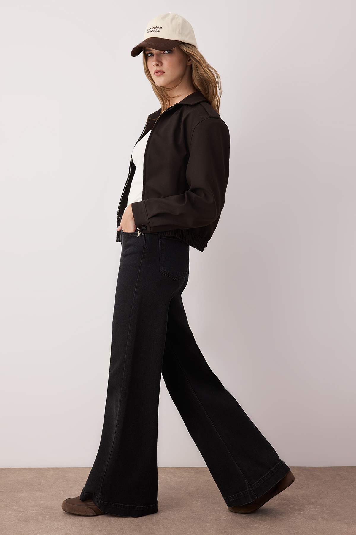 Trendyolmilla Açık Mavi Paça Detaylı Yüksek Bel Wide Leg Comfort Jeans TWOAW26JE00000