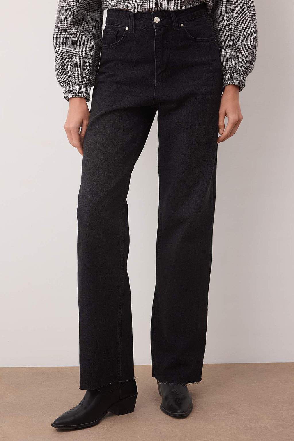 Trendyolmilla Ekru Paçası Kesikli Yüksek Bel Straight %100 Pamuk Non-Stretch Jeans TWOAW25JE00378