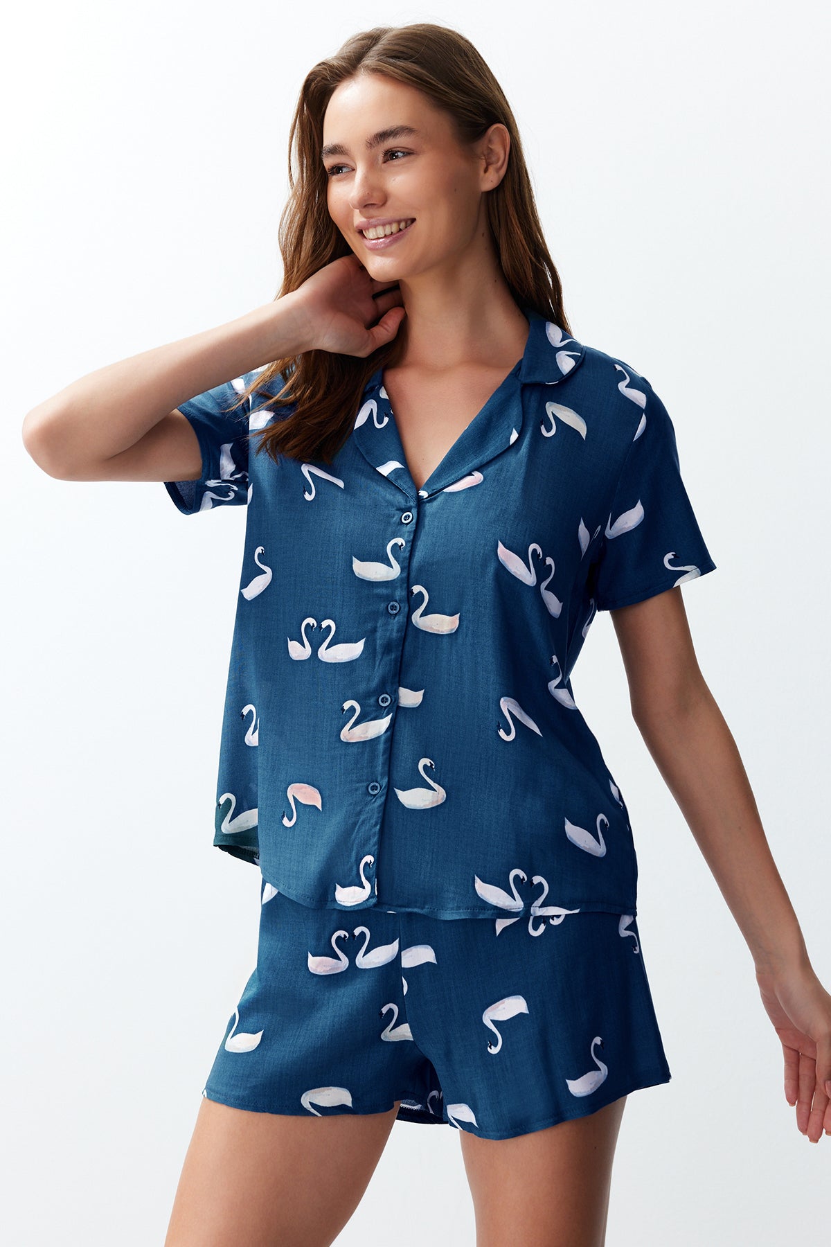 Lacivert Hayvan Desenli Viskon Şortlu Dokuma Pijama Takımı THMSS24PT00151 Secondary image