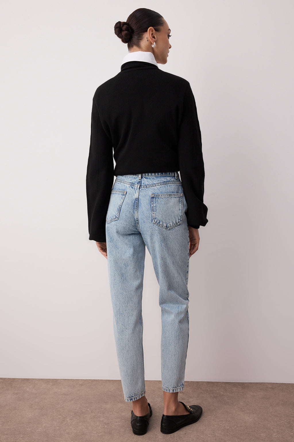 Trendyolmilla Koyu Mavi Yüksek Bel Mom %100 Pamuk Non-Stretch Jeans TWOSS25JE00277