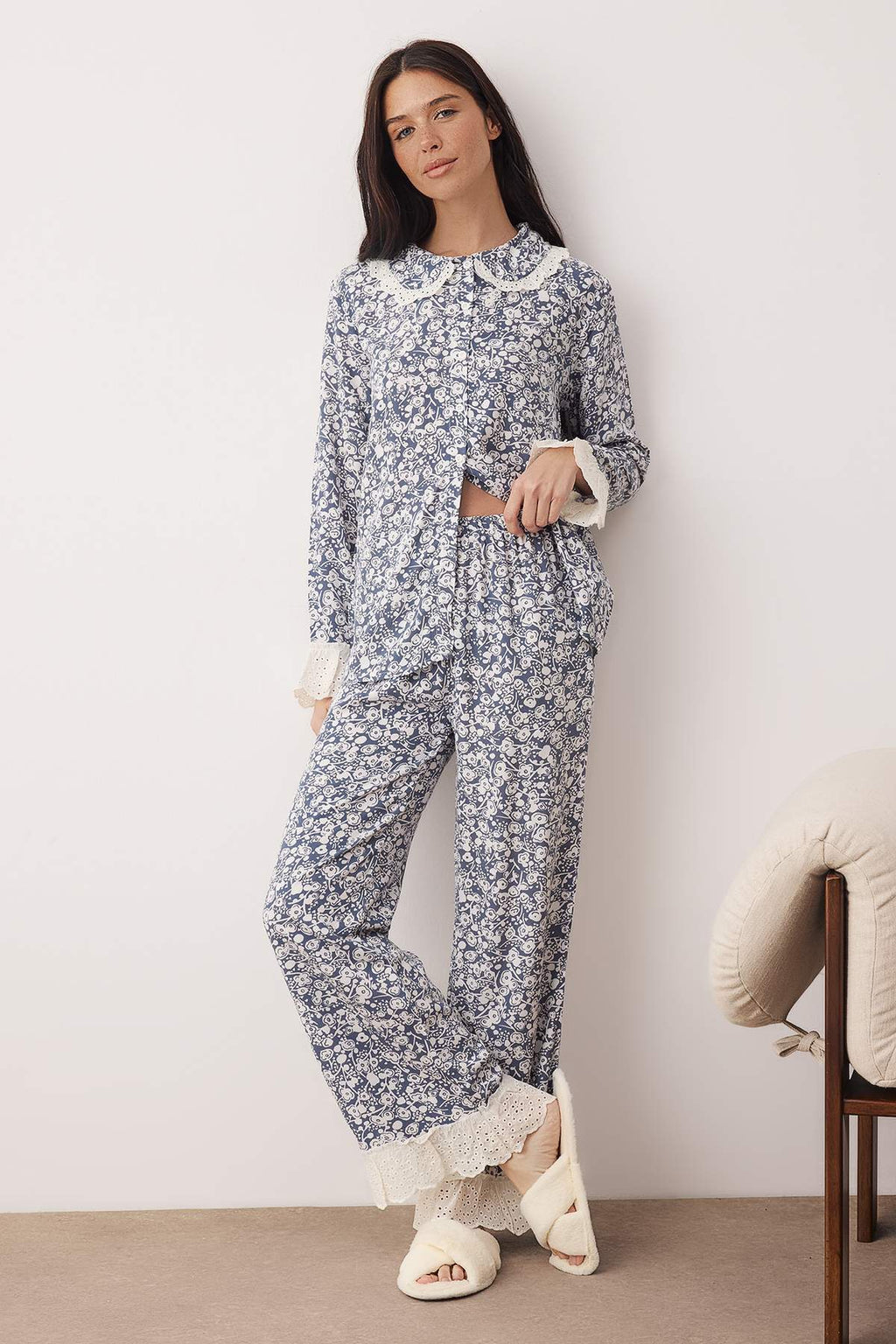 Trendyolmilla Mavi Çiçekli Viskon Dokuma Pijama Takımı THMAW26PT00185