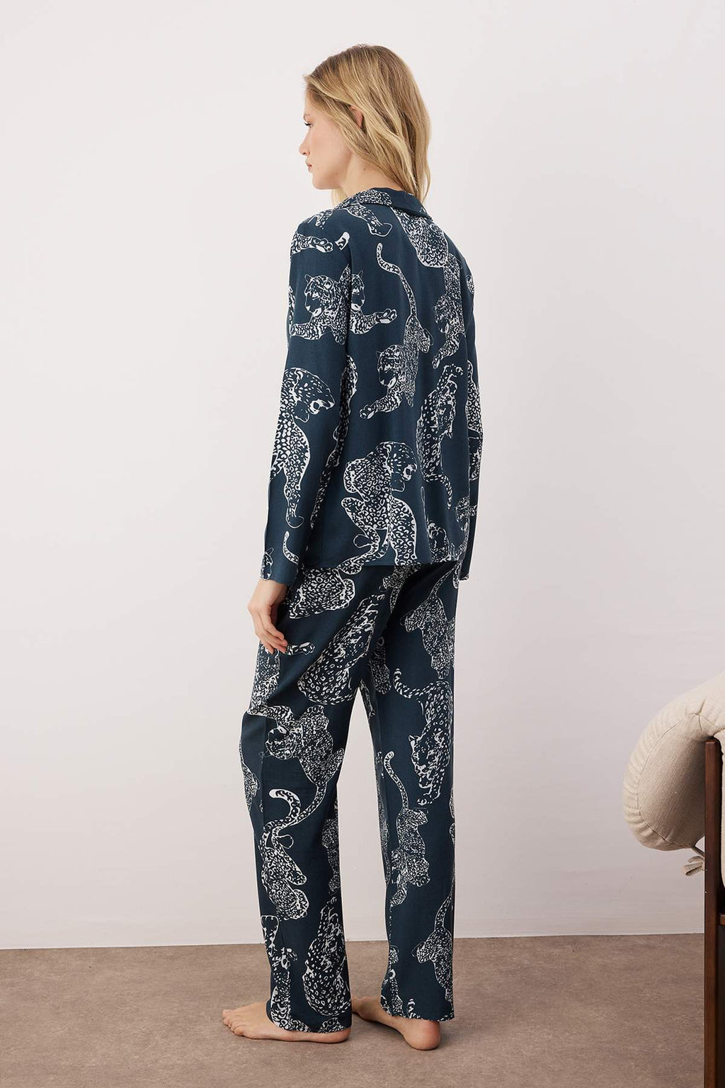 Trendyolmilla Bordo Kaplan Desenli Viskon Dokuma Pijama Takımı THMAW24PT00092