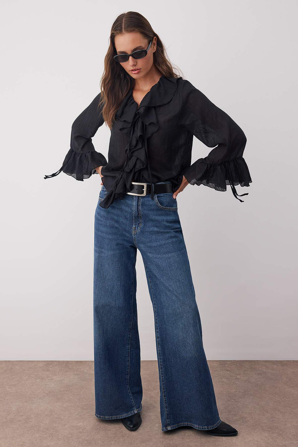 Trendyolmilla Gri Fırfırlı Bohem İnce Pamuklu Kumaş Uzun Kol Dokuma Bluz TWOSS25BZ00551