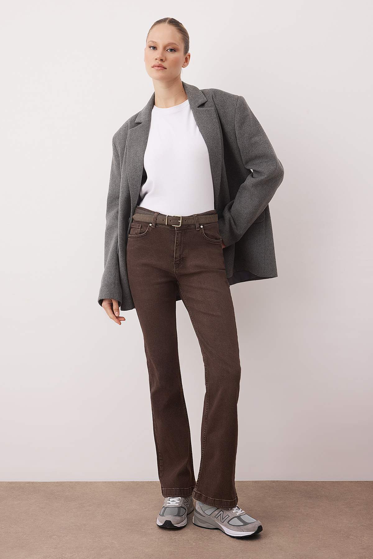 Trendyolmilla Kahverengi Yüksek Bel Orta Esnek Flare İspanyol Paça Jeans TWOAW26JE00047 Main image