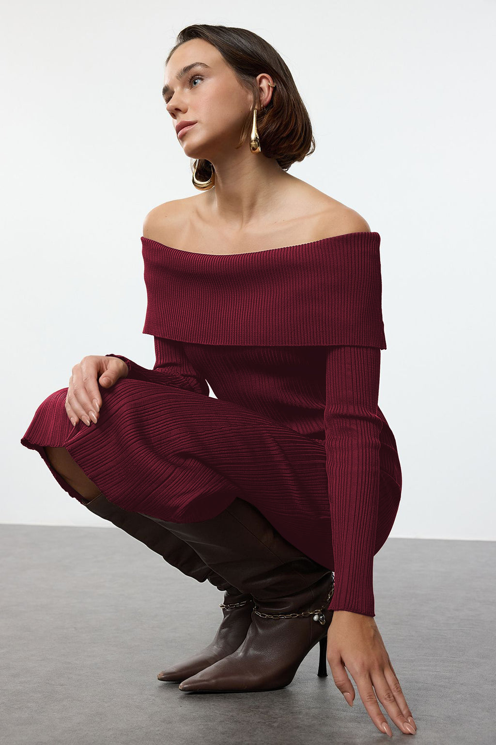 Trendyolmilla Kahverengi Midi Triko Basic Carmen Yaka Elbise TWOAW25EL00033