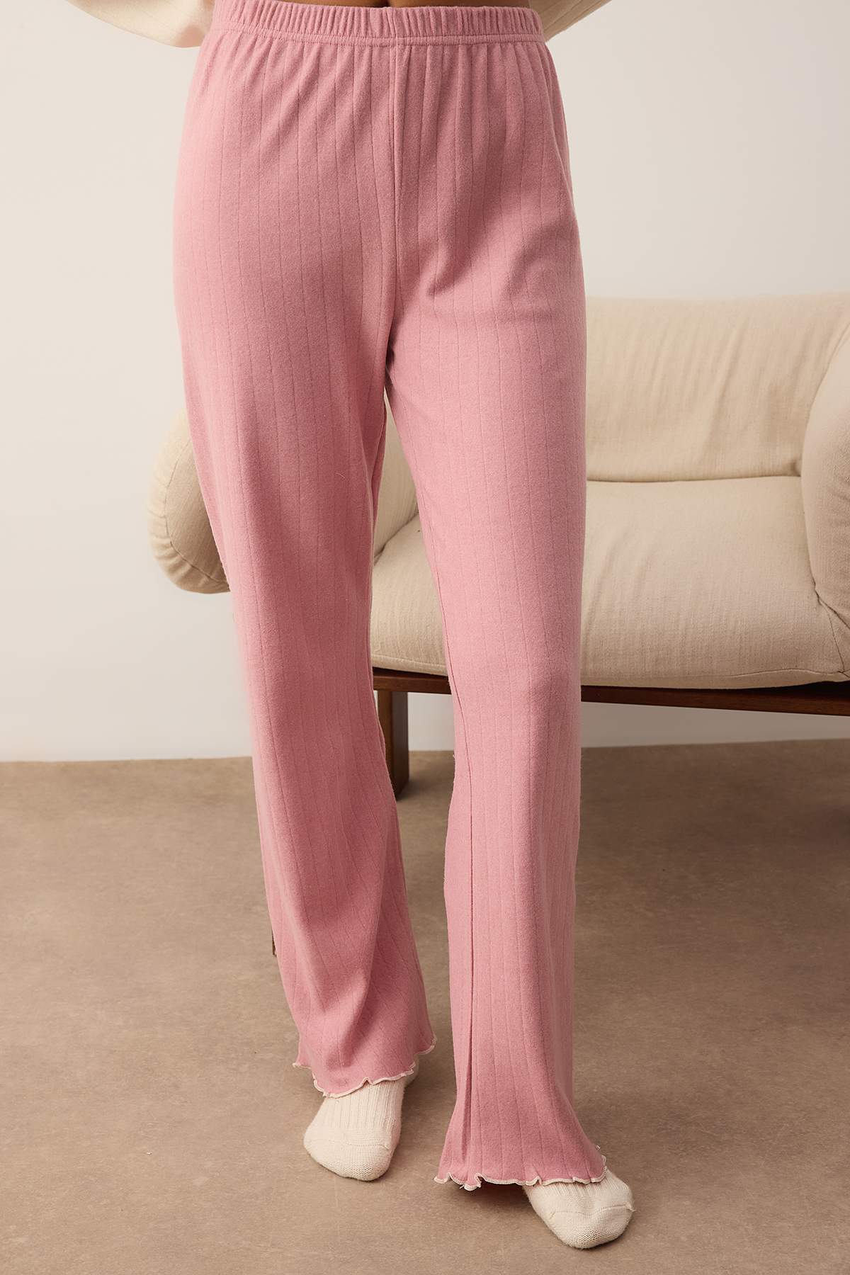 Ekru-Pembe Kalp Nakışlı Baby Overloklu Fitilli Kışlık Örme Pijama Takımı THMAW26PT00132
