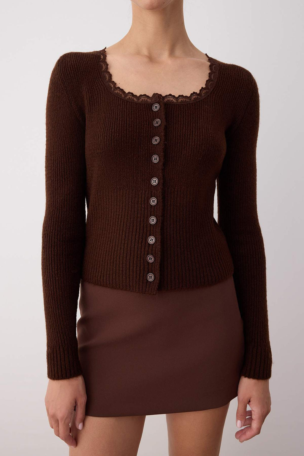 Trendyolmilla Kahverengi Crop Dantel Garnili Kare Yaka Yumuşak Dokulu Vücudu Saran Triko Hırka TWOAW26HI00061